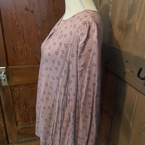 Cute Violet Colored Floral Tunic with Keyhole - Picture 5 of 5